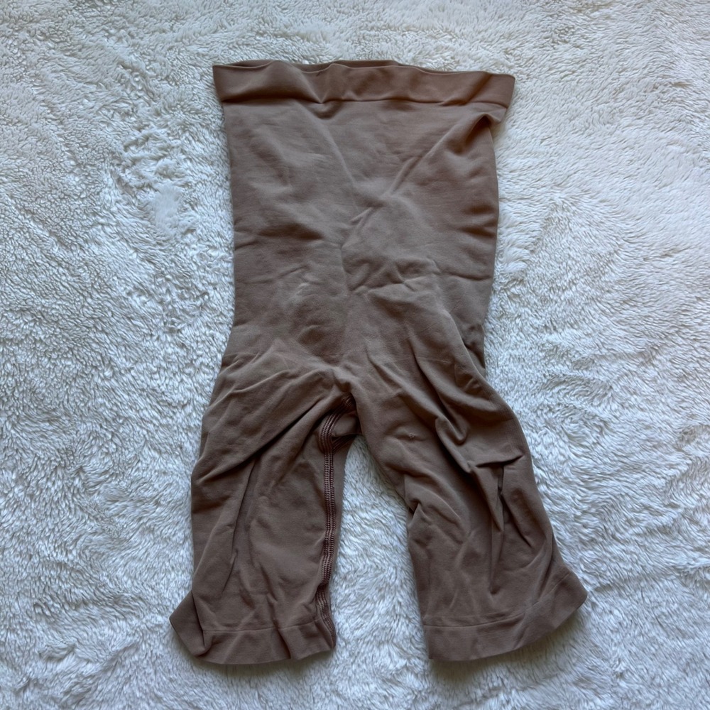 SKIMS Sculpting Short Mid Thigh Clay Brown Size Medium High Rise Shapewear NEW